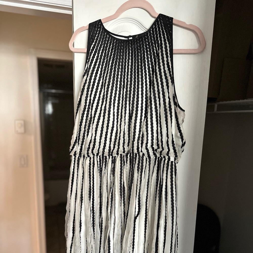 Sleeveless Black and white knee-length Anthropologie dress Size 12